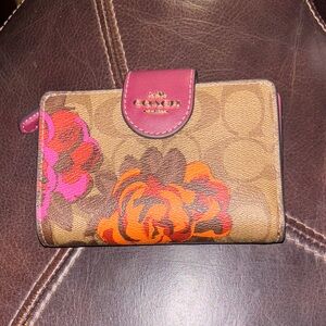 Coach Medium Corner Zip Wallet in Signature Canvas with Jumbo Floral Print.